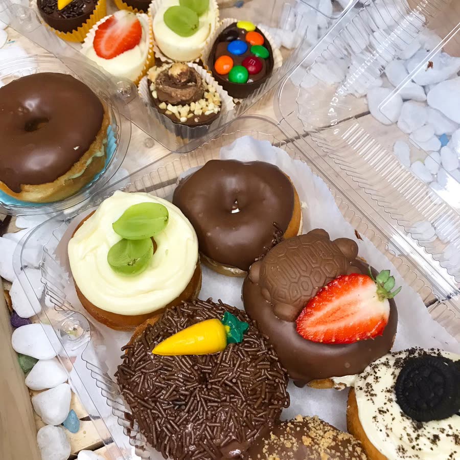 Minis donuts e doces de festa